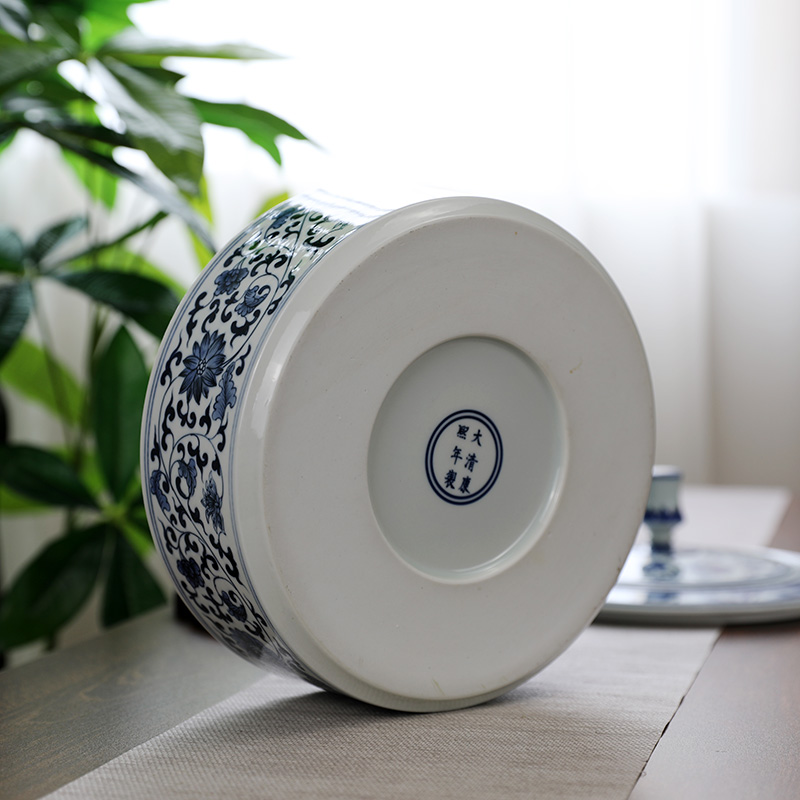 Simple hand - made storage of blue and white porcelain ceramic pot home furnishing articles puer tea box of restoring ancient ways of jingdezhen porcelain arts and crafts