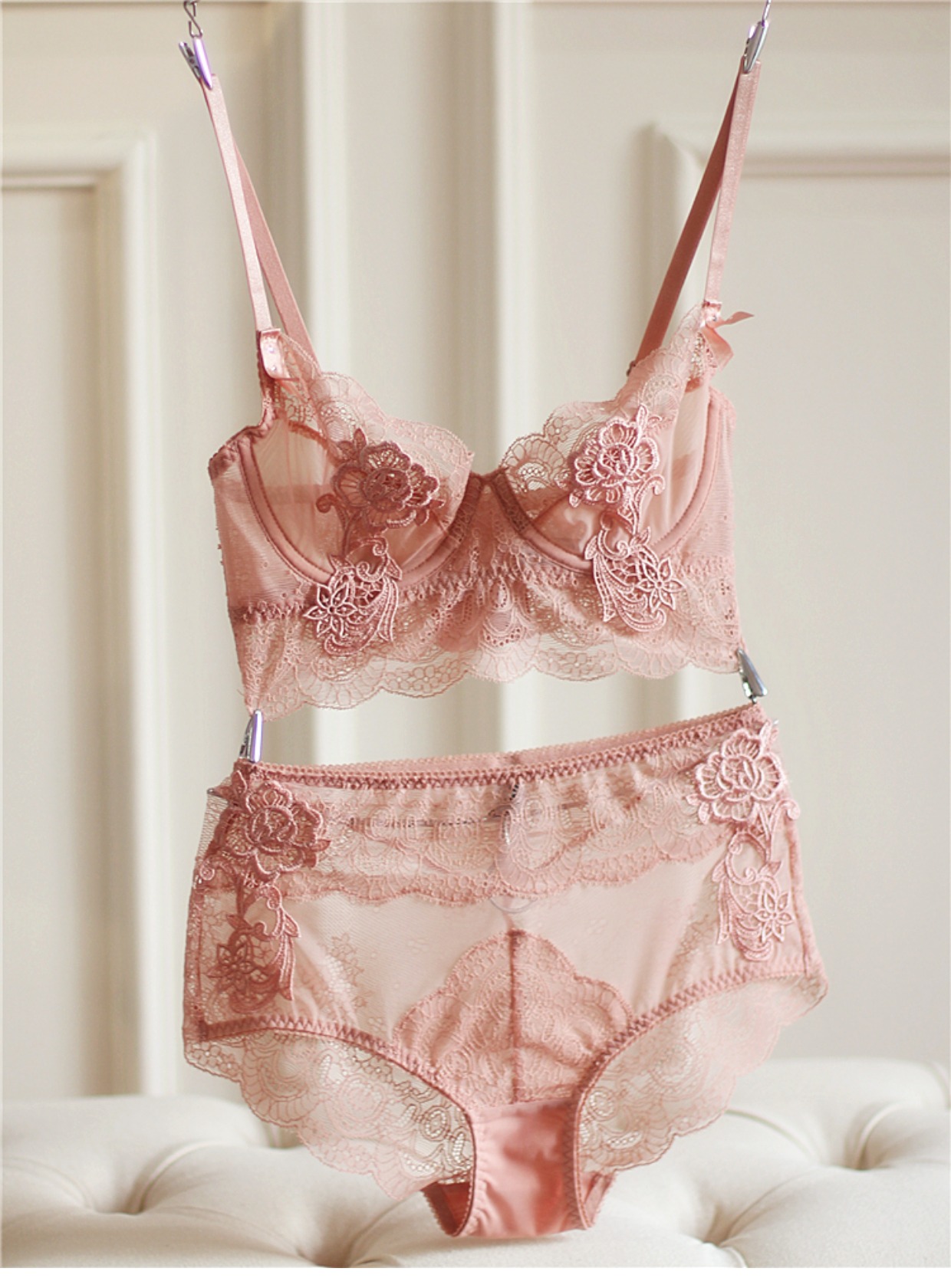 法式性感性蕾丝刺绣网纱超薄调整型蕾丝文胸套装收副乳宽侧翼内衣