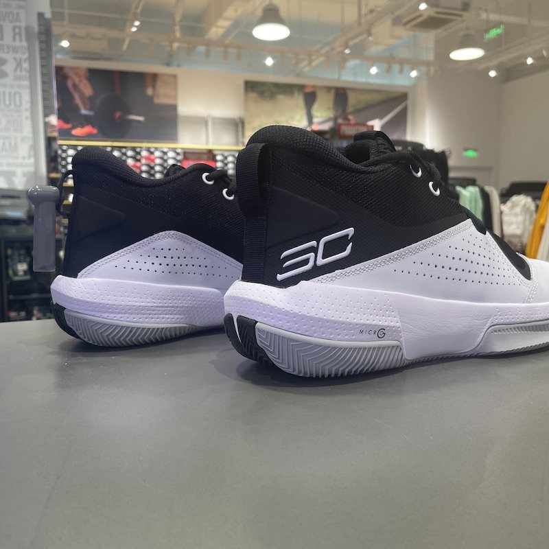 安德玛 ua 男子 库里sc 3zer0 iv 缓震耐磨实战运动篮球鞋3023917