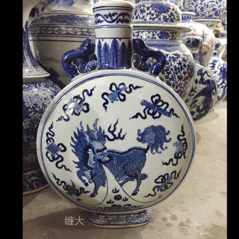 Jingdezhen imitation qianlong sweet grain porcelain vases and flat the China unicorn on flat 30 high about porcelain vase