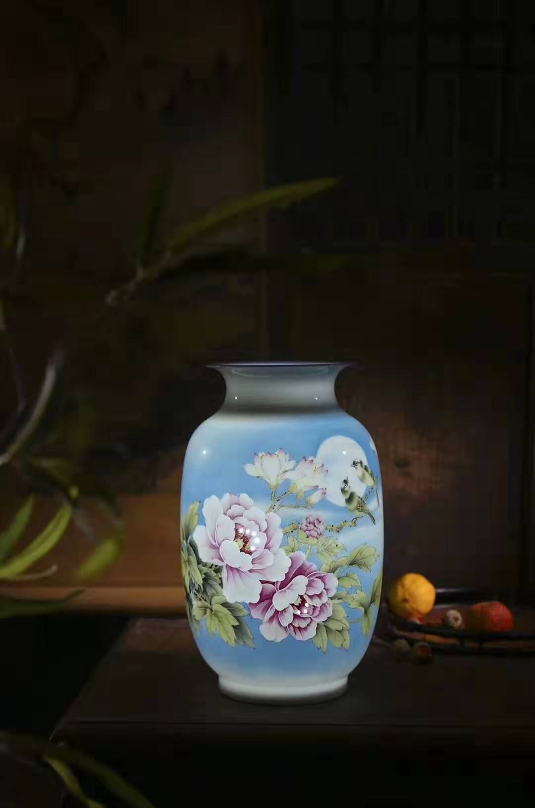 Jingdezhen high - grade knives half the about 30 cm high mud vase gift Jingdezhen porcelain vase transparent bottle by hand