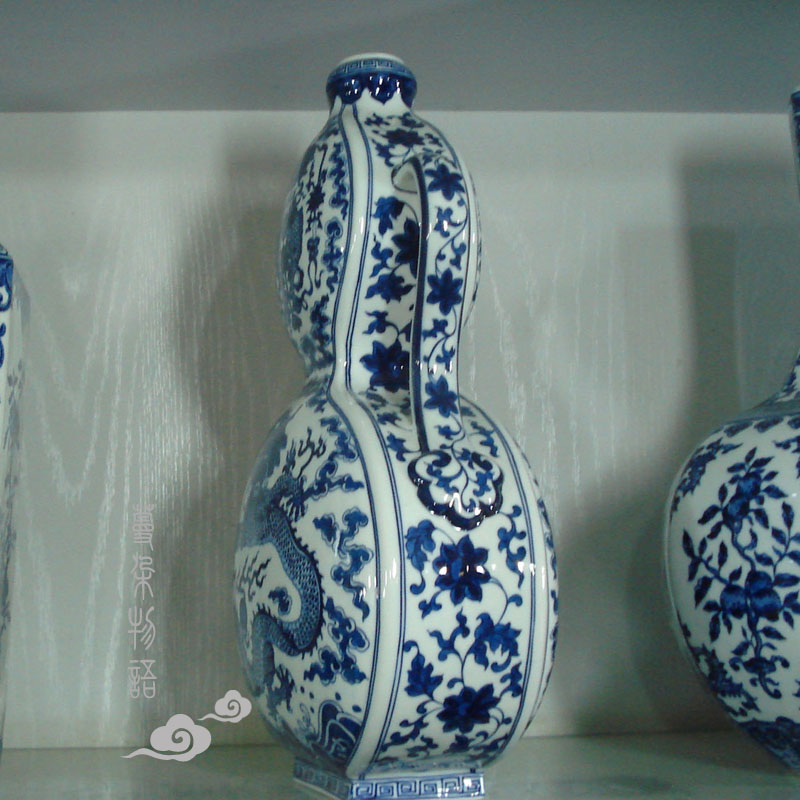 Jingdezhen imitation qianlong imperial gourd dragon ruyi ribbon ear ear bian qianlong porcelain bottle gourd vases