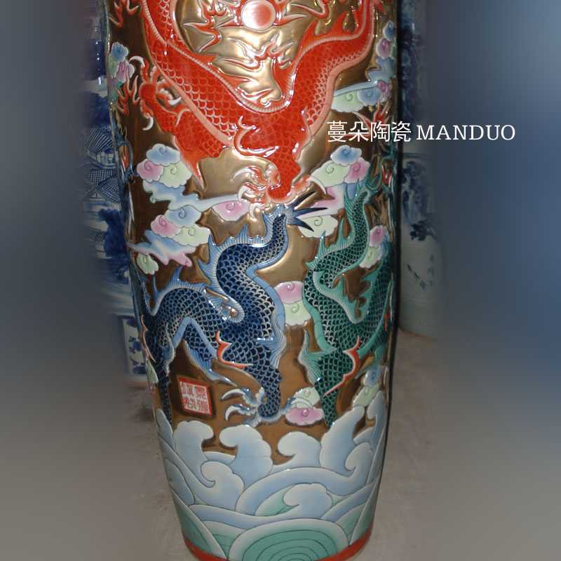 Jingdezhen is 2.2 meters high gold lumbricus grain big vase custom relief dragon air vase