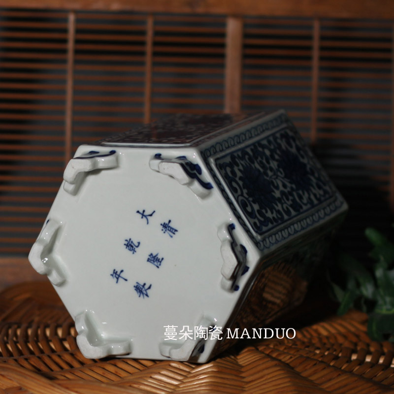 Pure hand - made jingdezhen blue and white porcelain brush pot qianlong six sides Wen Fang elegant blue and white porcelain brush pot move