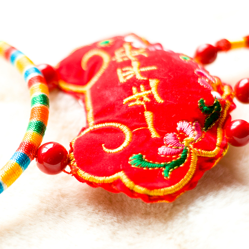 Baby red rope one year old new year's day baby 100 day full moon Chinese style handmade long life safety lock Pendant
