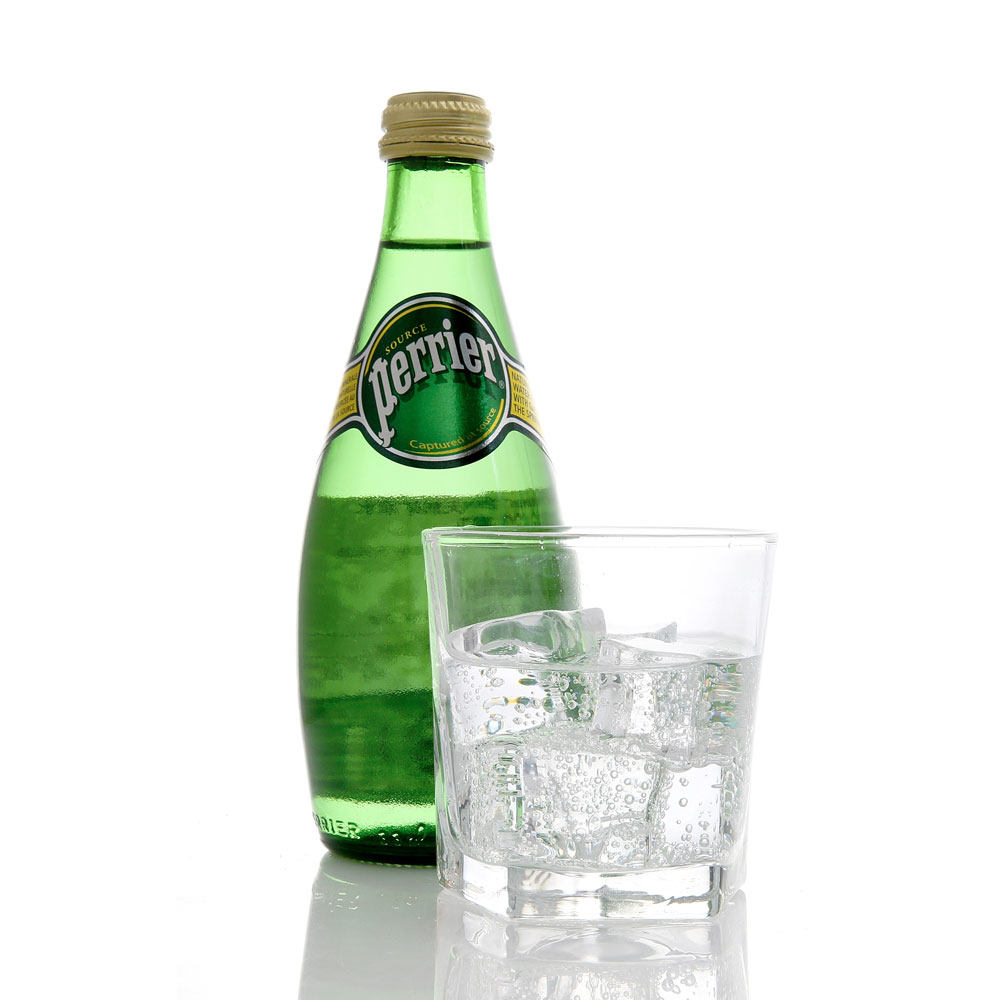 perrier 法国巴黎水 含气天然矿泉水 玻璃瓶装 330ml*24瓶