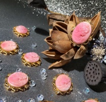 Natural Organic Jewelry Rouge Queen Snail Queen Bepink Becca Meo Engraving Inlaid Pendant Original Design