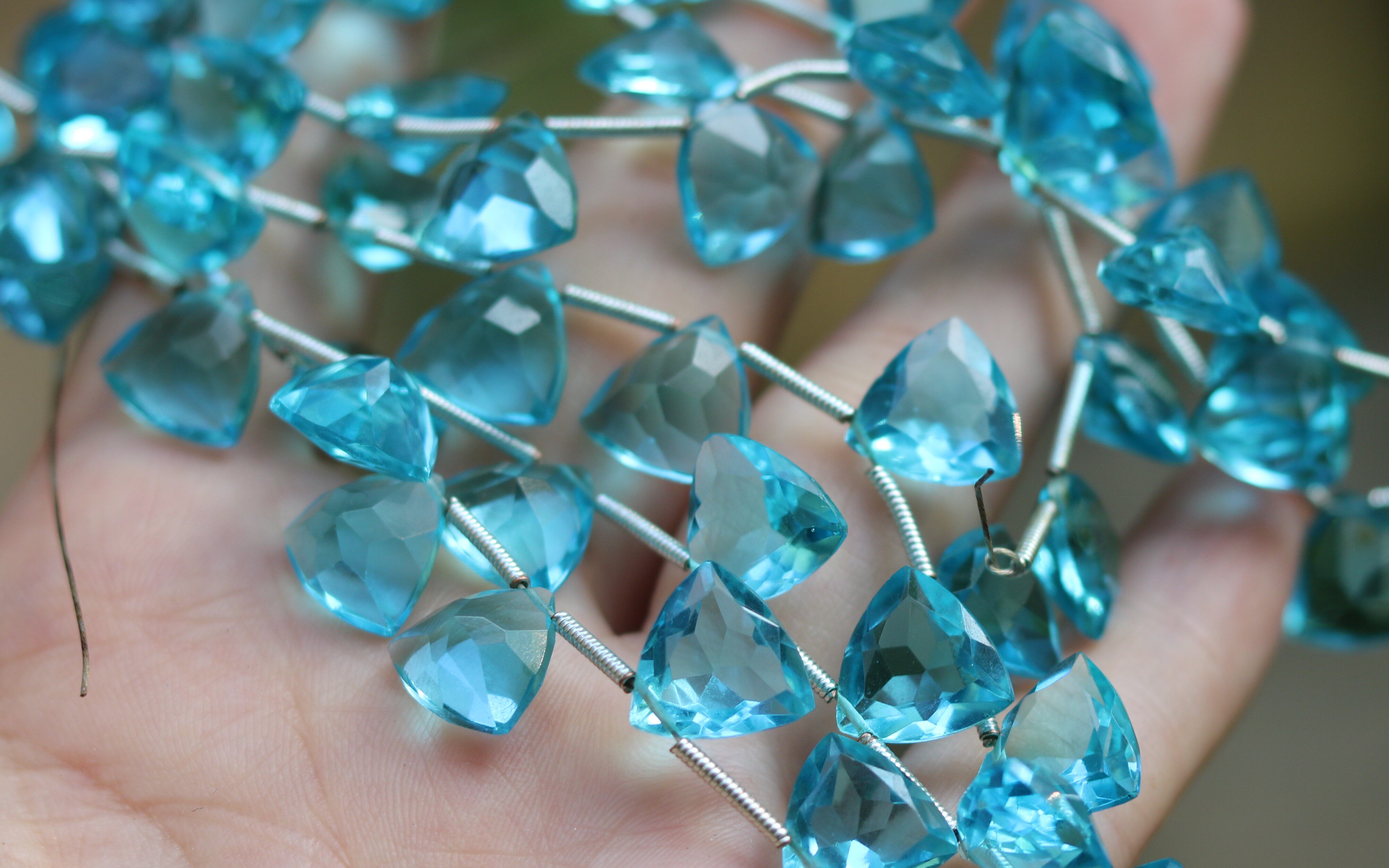 瑞士蓝石英石戒面三角水滴散珠 手工绕线diy吊坠耳环配珠