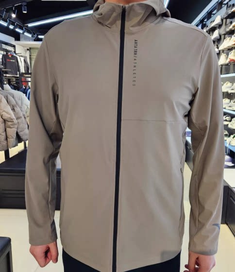 Anta authentic men's comprehensive training sunscreen 2024 summer new anti-ultraviolet UPF50 hooded windbreaker 152427713
Anta authentic men's comprehensive training sunscreen 2024 summer new anti-ultraviolet UPF50 hooded windbreaker 152427713