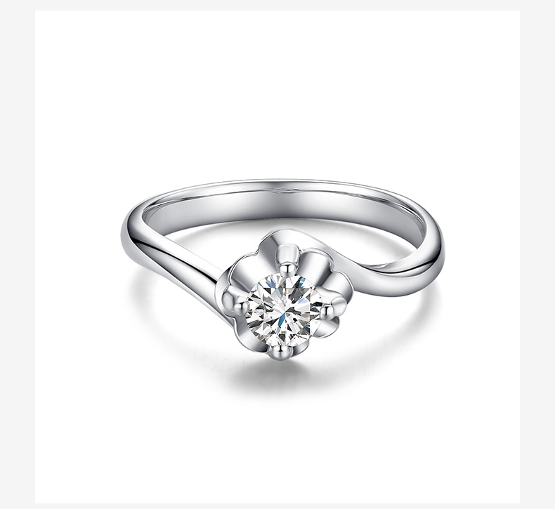 周大生钻戒女正品18k金结婚求婚女戒真钻专柜奢华白金钻石戒指