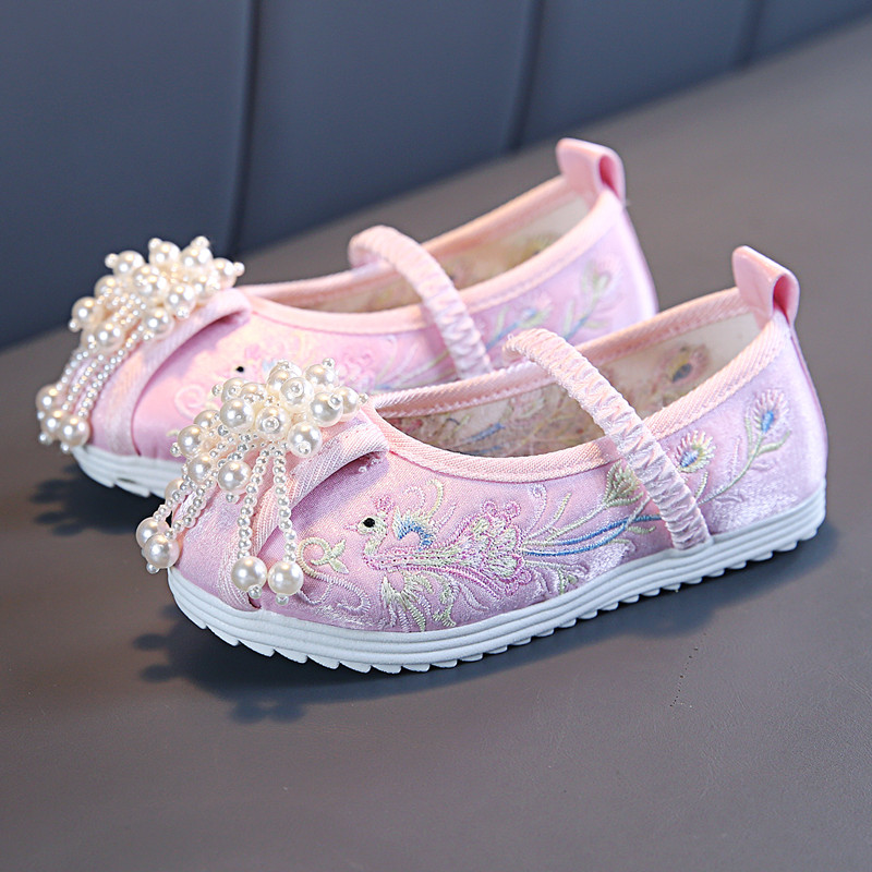 Han clothing shoes girls embroidered shoes spring and autumn children old Beijing cloth shoes baby old cloth shoes Chinese wind show shoes