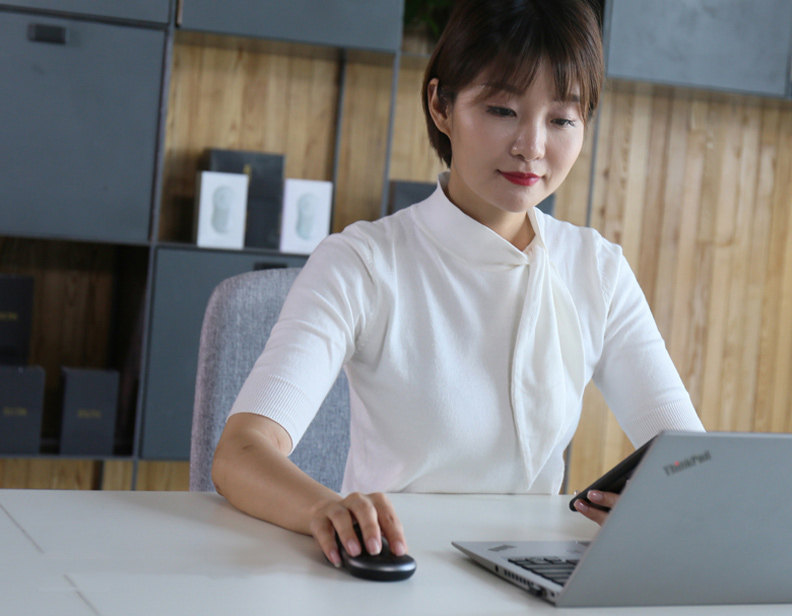 商务精英办公装备更加智能化的表现