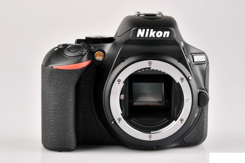 nikon/尼康 d5600单机 机身 入门单反 不含镜头 正品