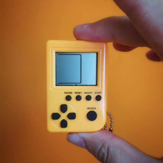 ຍີ່ປຸ່ນ YELL retro nostalgic Tetris ເກມ console handheld ນັກຮຽນ GameBOXmini gashapon