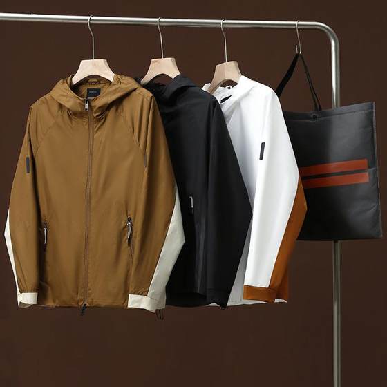 Italian high-end casual men's outdoor hooded sun protection clothes lightweight breathable water-repellent jacket punching jacket men
Italian high-end casual men's outdoor hooded sun protection clothes lightweight breathable water-repellent jacket punching jacket men