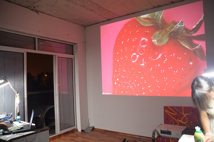 明基mp775投影机高流明亮度好