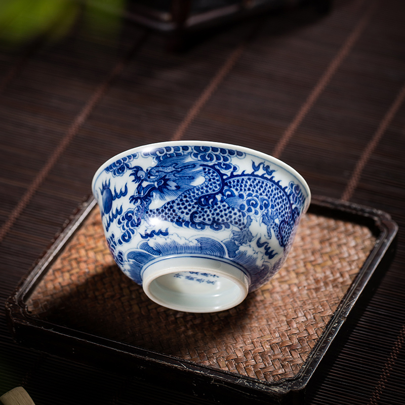 The Owl up jingdezhen maintain manual ceramic blue and white hand painting of wulong tea cup master kung fu tea cup