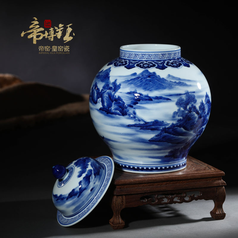 Jingdezhen ceramic vases, antique hand - made the general landscape of blue and white porcelain pot cover Chinese sitting room adornment is placed