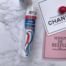 Italy imported Aquafresh vertical tooth stain removal to remove bad breath Bright white three-color pressing three-color toothpaste