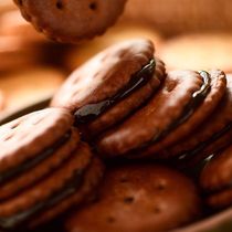 200 sandwich small round cake egg yolk caramel taste too tasty