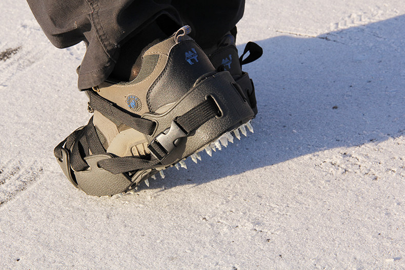 防滑冰钓鞋套 矶钓钉鞋套加厚冬钓垂钓钓鱼硅胶锰钢冰爪登山渔具