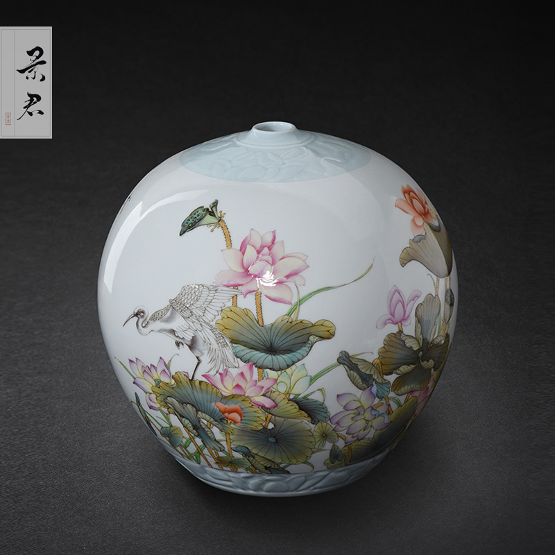 Jingdezhen ceramics by hand China wind restoring ancient ways is the sitting room flower vase furnishing articles of Chinese style decoration decoration process