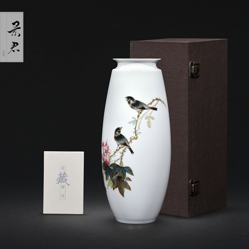 Jingdezhen ceramics hand - made painting of flowers and pastel celadon vase archaize home sitting room art adornment is placed