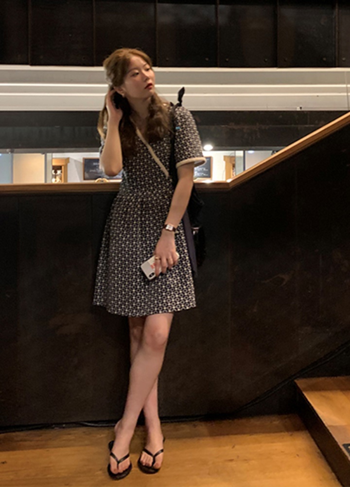 新款收腰显瘦气质连衣裙-挖宝少女晚晚宋