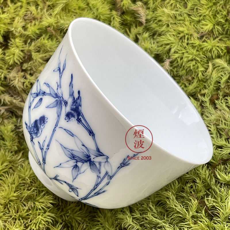 Jingdezhen blue and white flower on bamboo nine calcinations hand - made porcelain hand cup cup sample tea cup