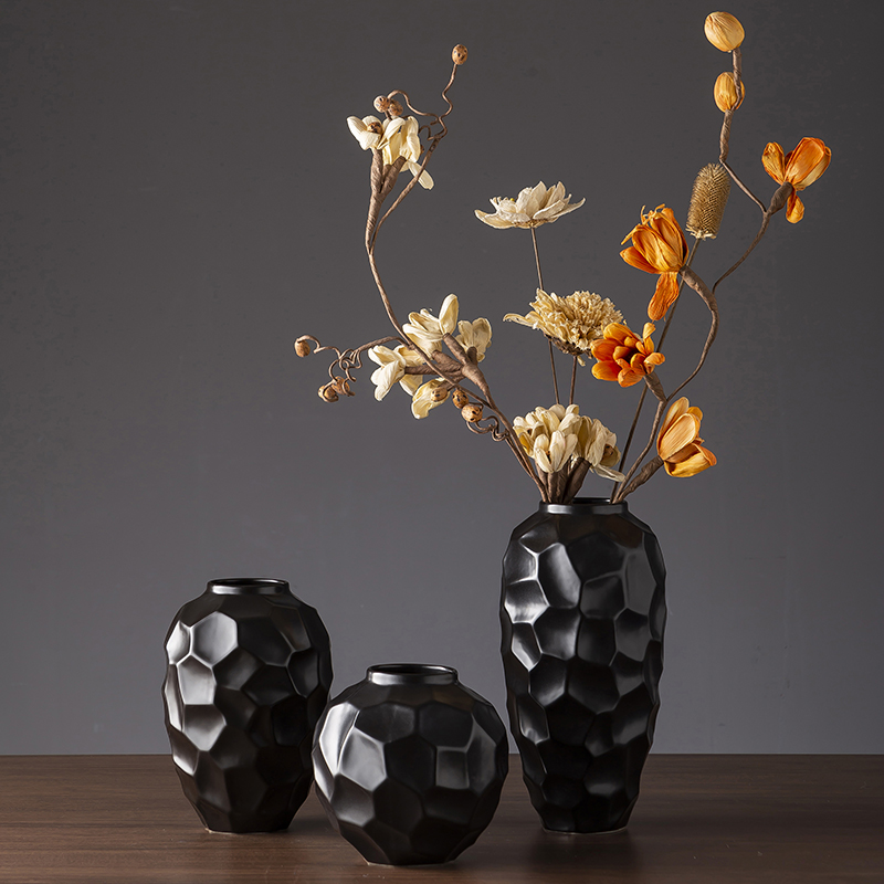 Jingdezhen ceramic vase Nordic I and contracted black desktop zen dry flower vase sitting room creative furnishing articles