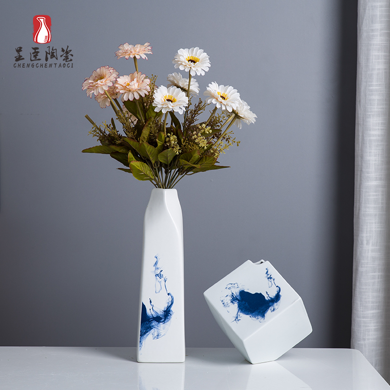 Jingdezhen small expressions using vases, flower arranging flower implement dried flower flower vases furnishing articles floret bottle wine cabinet office computer desk
