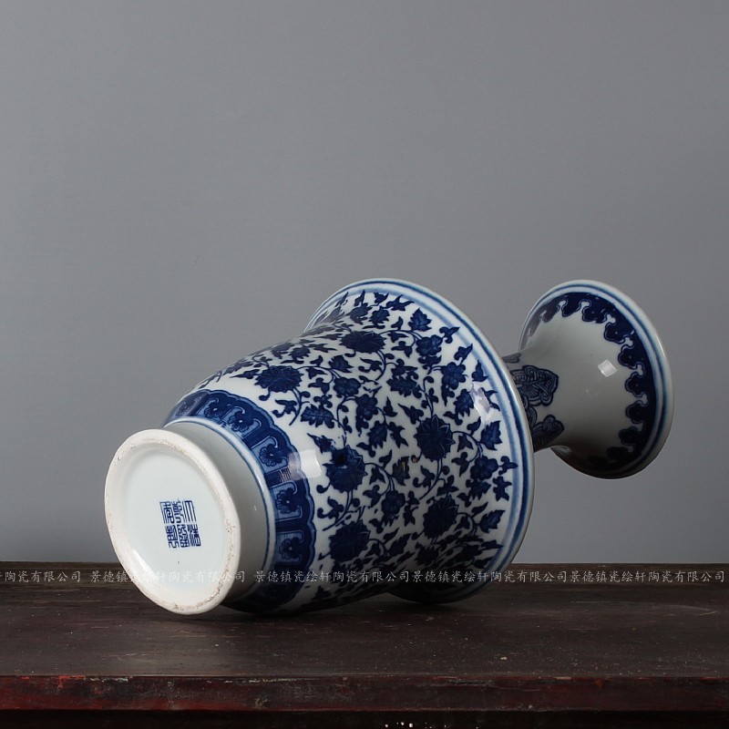 Antique vase of blue and white porcelain of jingdezhen ceramics flower household act the role ofing is tasted sitting room adornment is placed