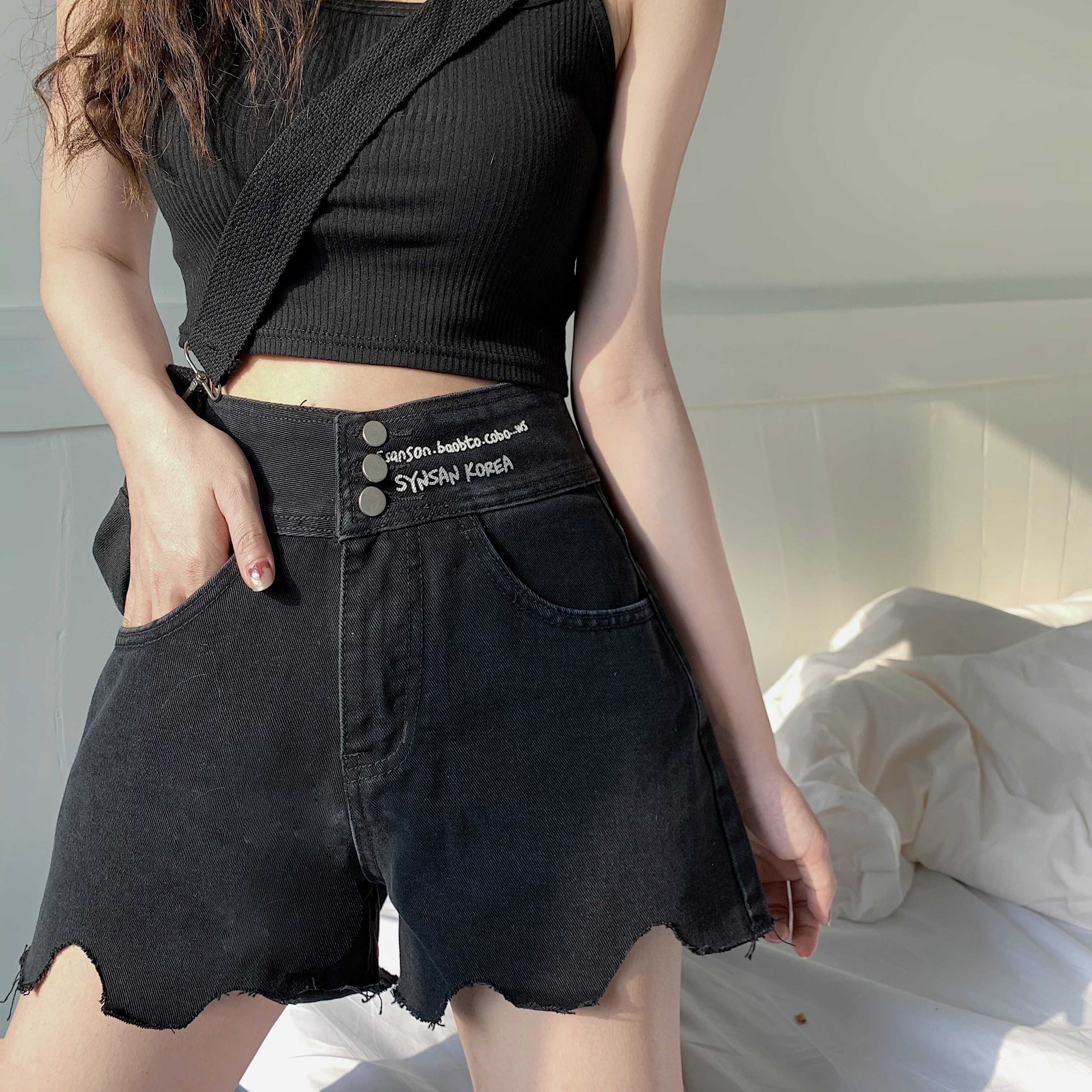 售价加5 实拍实价~网红韩风显瘦字母印花高腰牛仔短裤 女