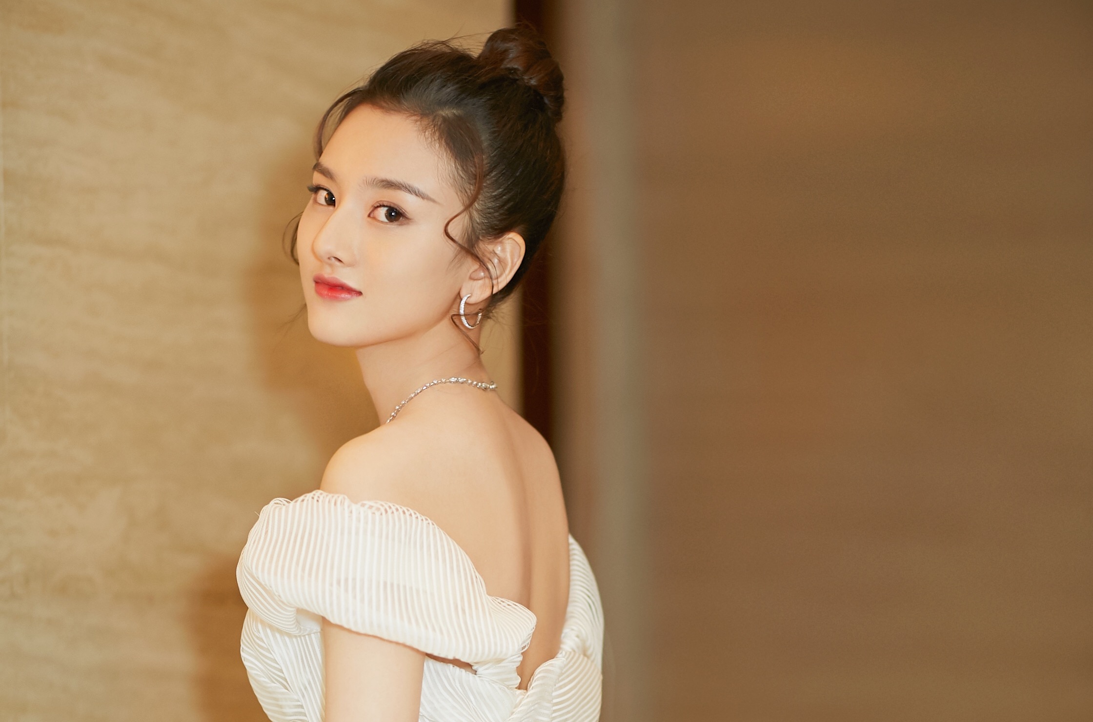 鬼马少女宋祖儿,日常妆容加分