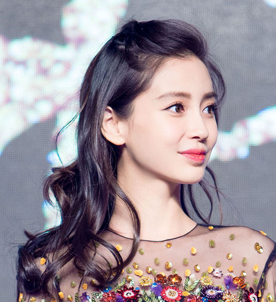 莹亮的"撩撩卷"配上好看的公主头发型,少女力十足.