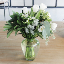 Flower Lu April Qing and flowers send blessings to friends and lovers