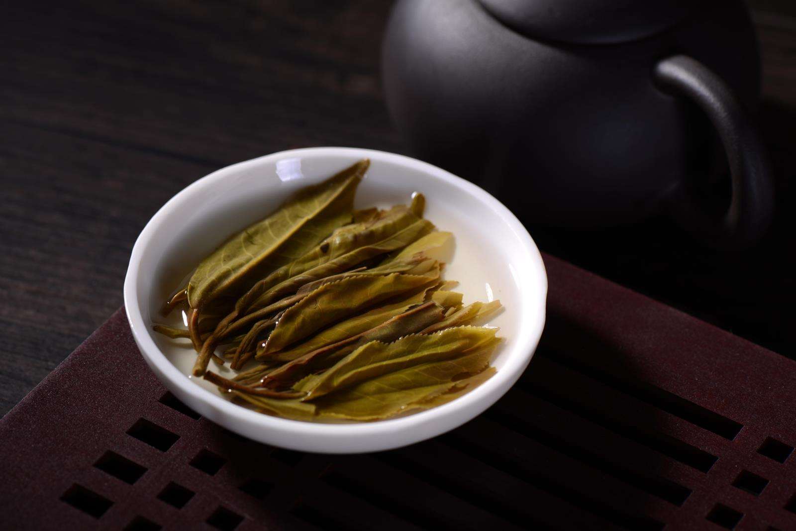 茶香的“干闻”和“湿闻”，鉴茶实用技巧32