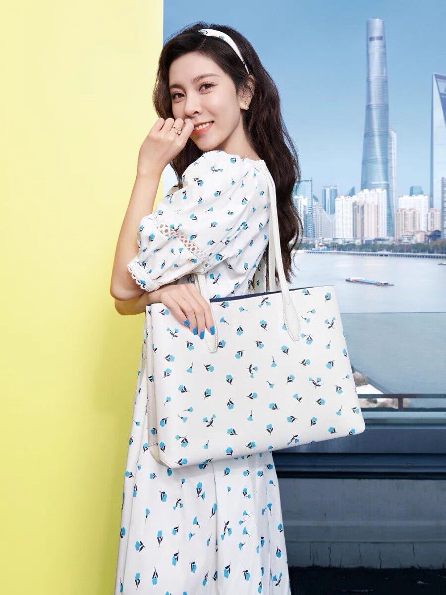 宋妍霏同款法式复古泡泡袖方领碎花连衣裙女气质甜美小清新长裙子