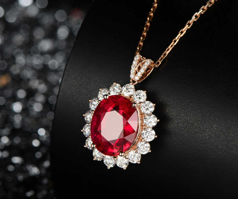 14.83克拉天然鸽血红碧玺吊坠 18k玫瑰金3.39克拉钻石镶嵌 米莱