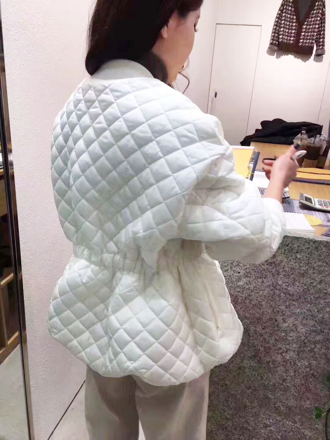 In the winter of 2021, South Korea's east gate is slim and thin - shaped thin - shaped duvet short coat woman