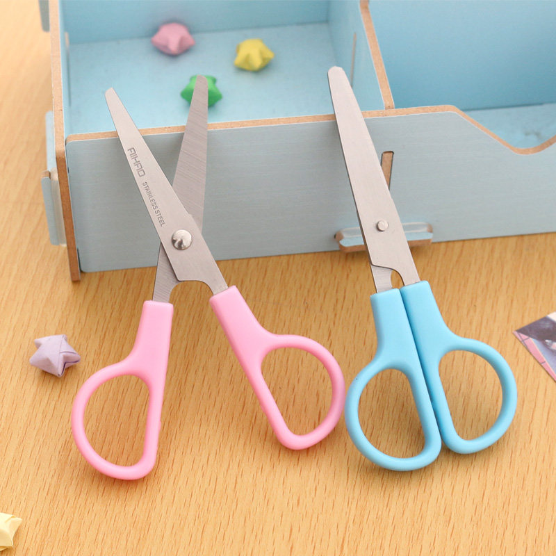 爱好儿童安全剪刀 可爱卡通不锈钢学生手工剪纸刀 带护套弧形刀刃_爱