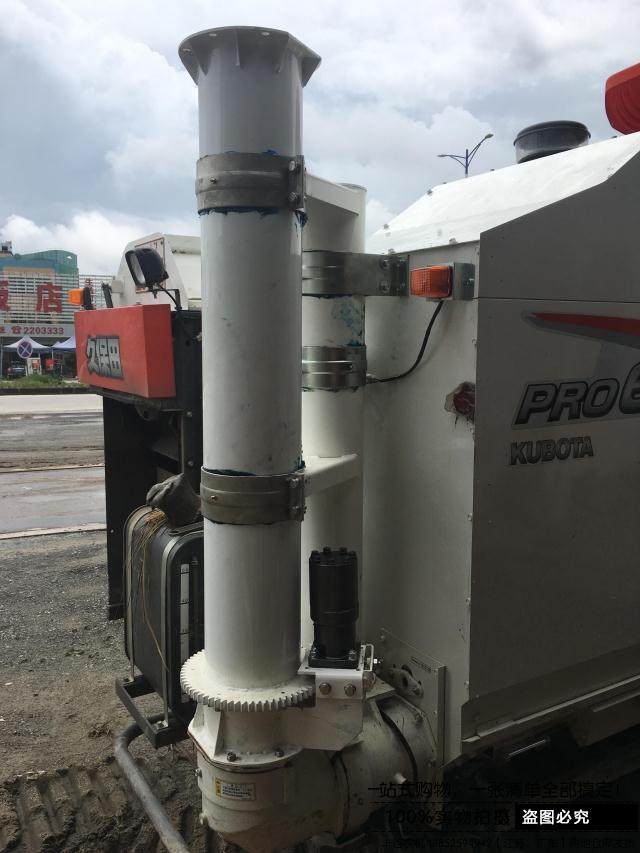 久保田688收割机改装360度旋转高位卸粮桶一键控制放粮688高炮