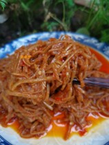 Yunnan sour bamboo shoots oil drenched with bamboo shoots oil drenched bamboo shoots oil bamboo shoots hot and sour spicy oil bamboo shoots ready to eat 400g hot and sour appetizing