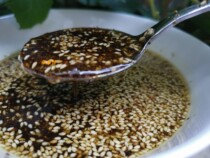 Dehong snack seasoning oil pepper sauce pepper oil sesame oil about 350g Chinese hemp sauce