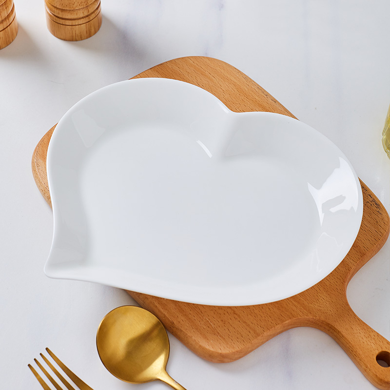 Jingdezhen new ipads China tableware heart - shaped plate household plates salad plate microwave white ceramic 0