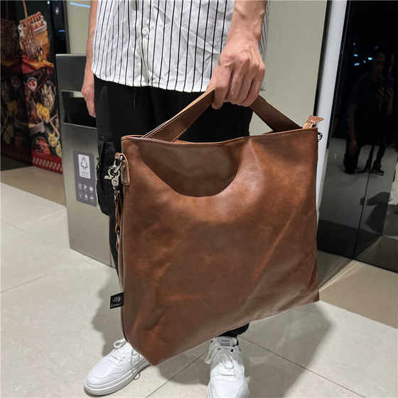 Street outdoor retro handbag bag simple men's bag 2025 new large capacity commuter shoulder women's bag crossbody bag
Street outdoor retro handbag bag simple men's bag 2025 new large capacity commuter shoulder women's bag crossbody bag