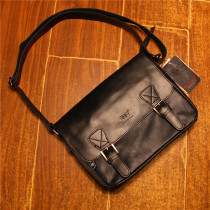 2022 New Tide Man Single Shoulder Bag Casual Men Skew Satchel Cover Style Mens Bag Fashion Diagonal Cross Locomotive Mailman Bag