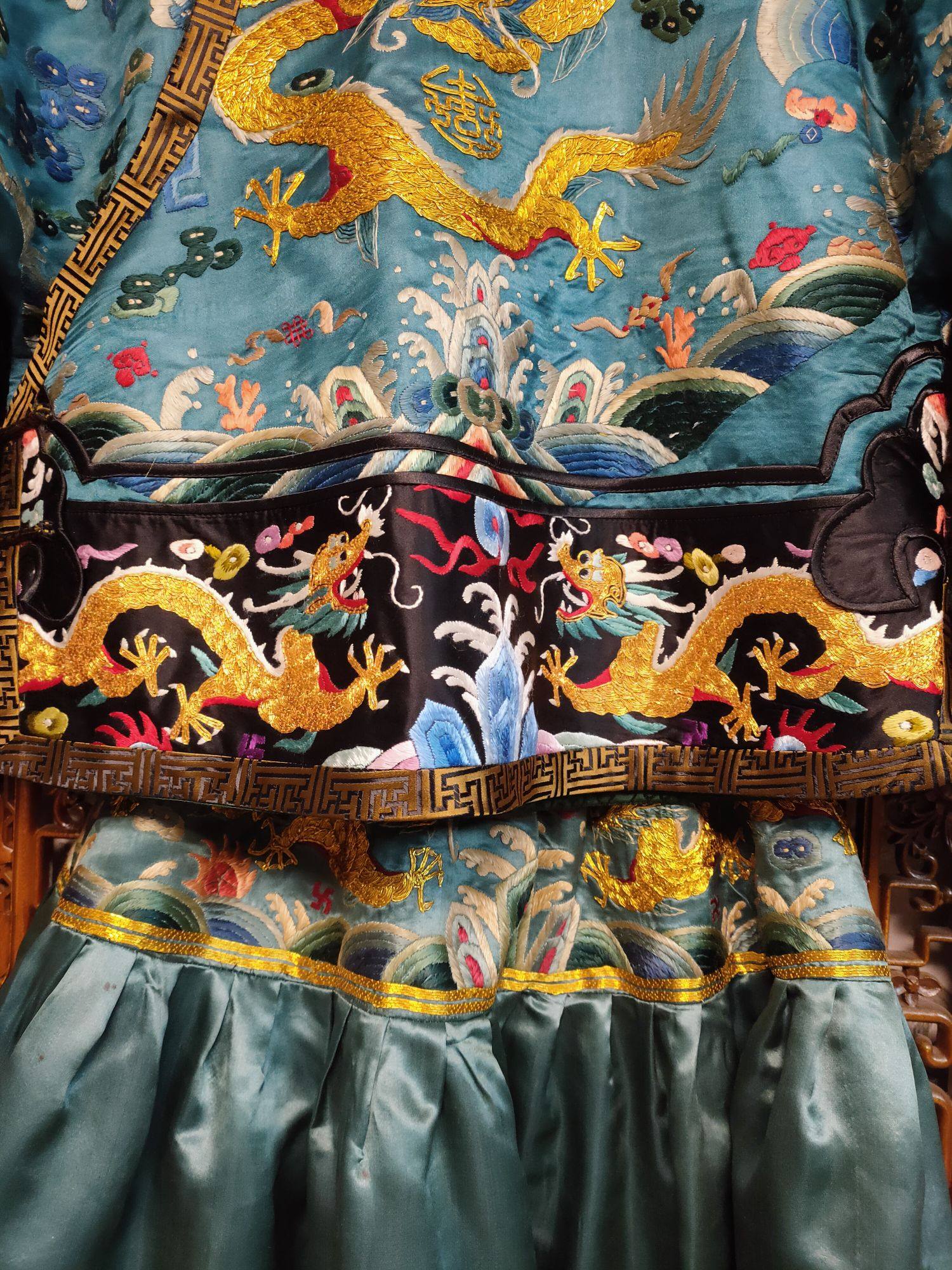 高级定制手工京绣宫廷绣龙袍朝服宫廷老绣龙袍长袍外披全手工京绣
