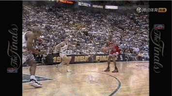乔丹穿的篮球鞋 97年总决赛g5 公牛vs爵士,又是2比2平 这场如果输了