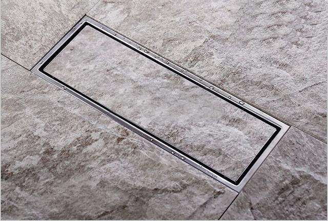 老婆在卫生间装条形地漏连挡水条都省了